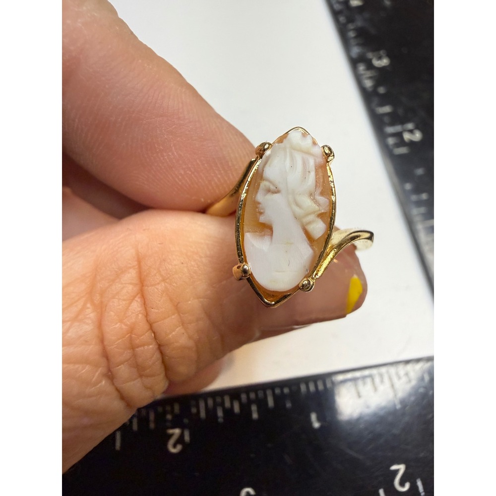 18KT HGE Yellow Gold Over Shell Cameo Ring Size 6.25 Bypass Band Oval Portrait